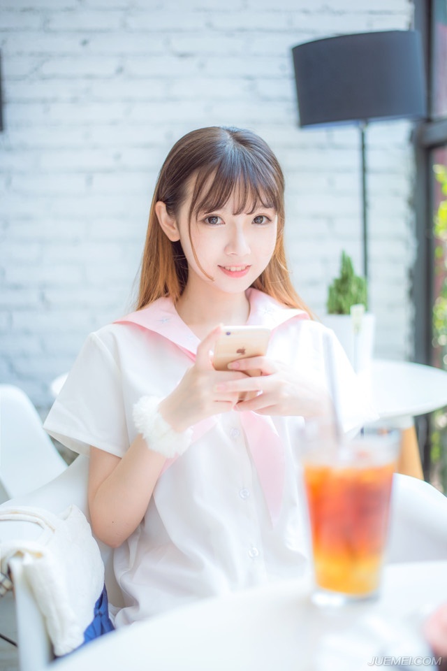 “士元性情孤傲，这等攻心之策，他使不来的！”诸葛亮摇头苦笑道：“有此人在，想要算计士元，难！”
